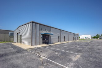 2845 Broce Dr, Norman, OK à vendre Photo du bâtiment- Image 2 de 31
