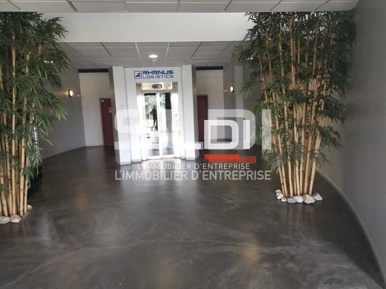 80 Rue Condorcet, Vaulx-Milieu for lease - Lobby - Image 1 of 7