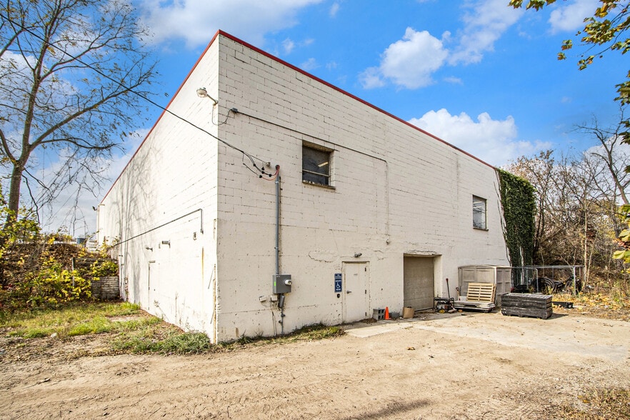 558 Water St, Allegan, MI for sale - Building Photo - Image 2 of 8