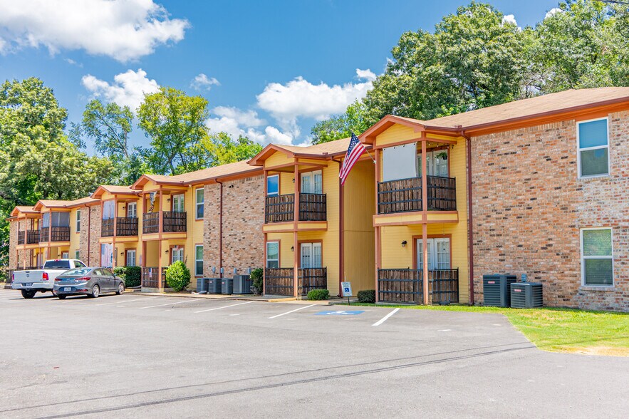 1810 N Pacific St, Mineola, TX à vendre - Photo du bâtiment - Image 2 de 21