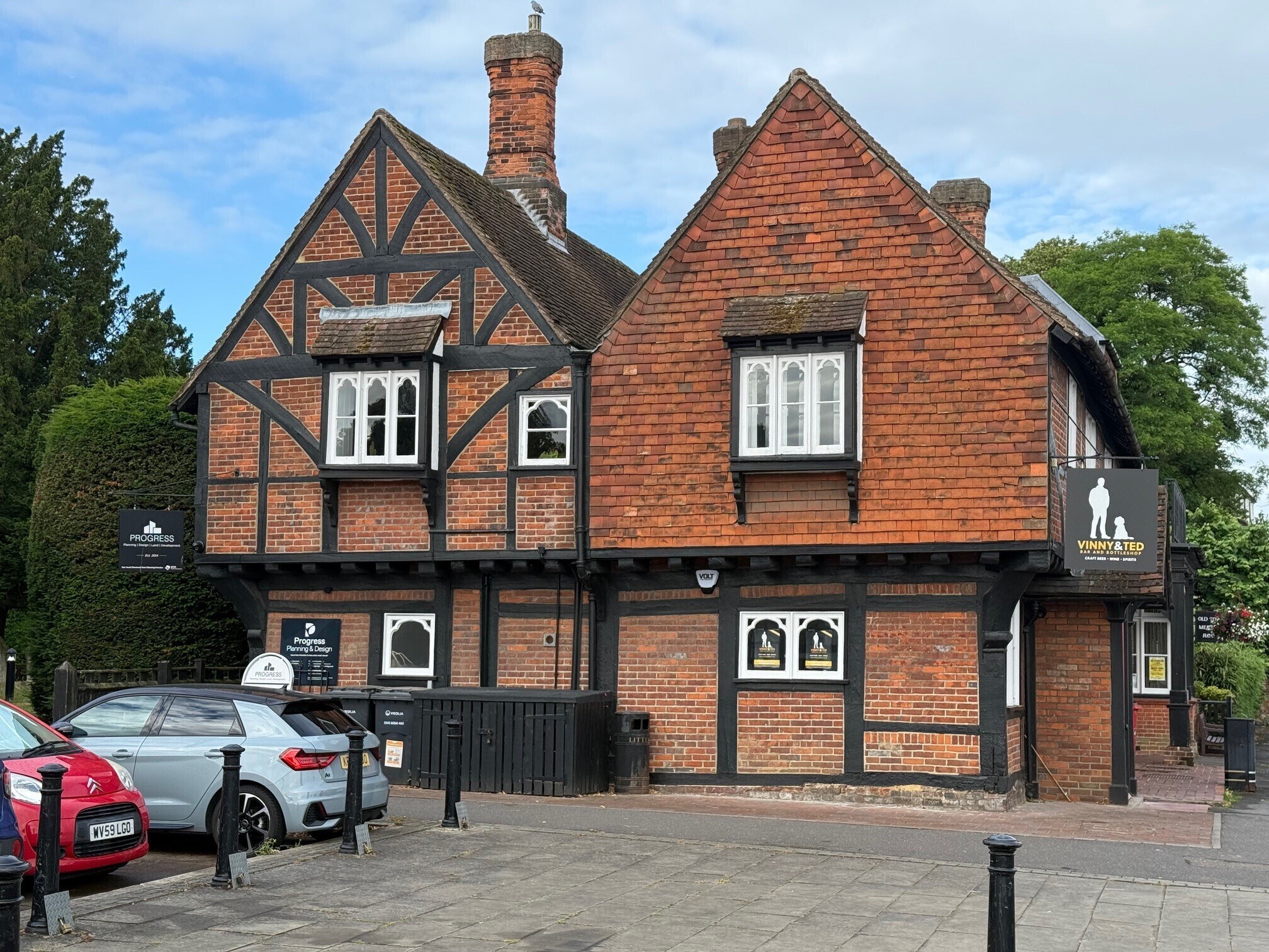 10-12 The Broadway, Beaconsfield à louer Photo du bâtiment- Image 1 de 9