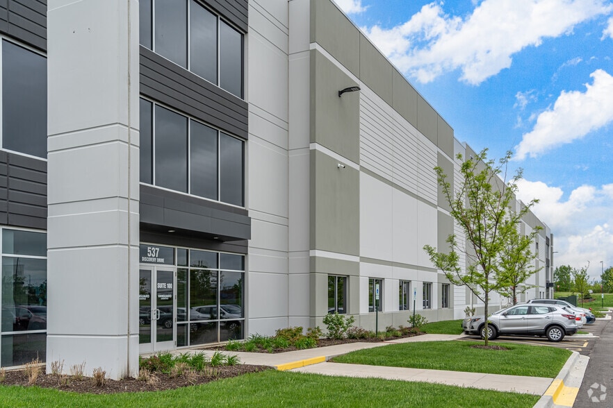 537 Discovery Dr, West Chicago, IL for lease - Building Photo - Image 1 of 9