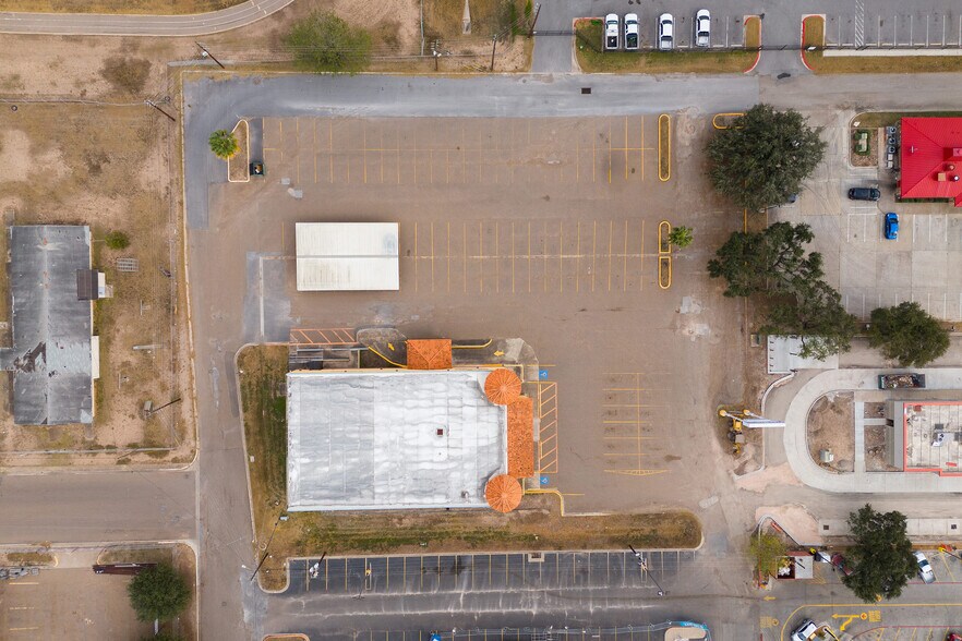 305 Expressway 83, Mission, TX à louer - Photo du bâtiment - Image 3 de 73