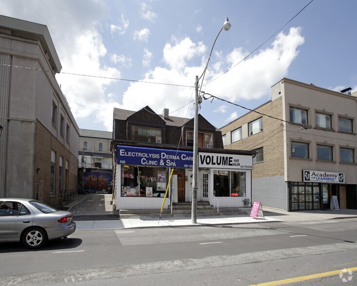 640-644 Danforth Av, Toronto, ON à louer - Photo du bâtiment - Image 2 de 24