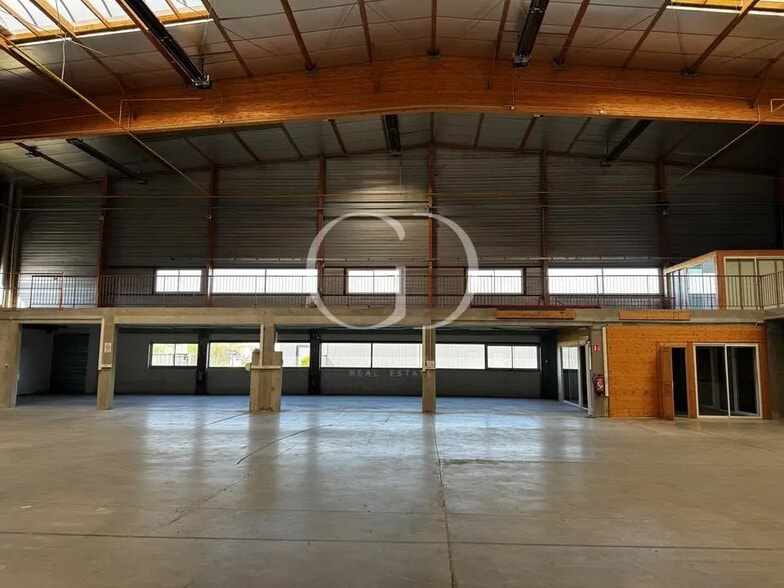 772 Rue De L'Industrie, Saint-André-de-Corcy for sale - Interior Photo - Image 3 of 7