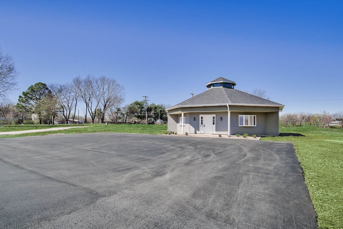 2442 Heritage Pkwy, Prairie Grove, AR for lease Primary Photo- Image 1 of 14