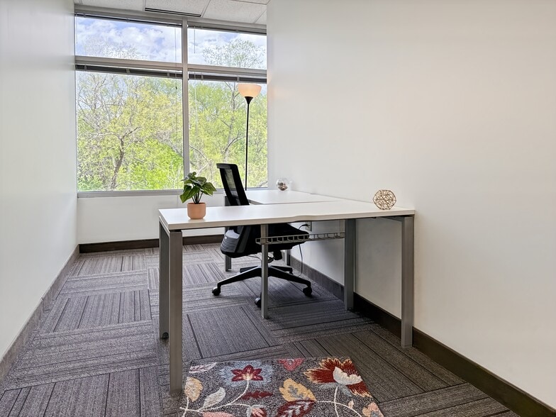 5125 County Road 101, Minnetonka, MN à louer - Photo du bâtiment - Image 3 de 12