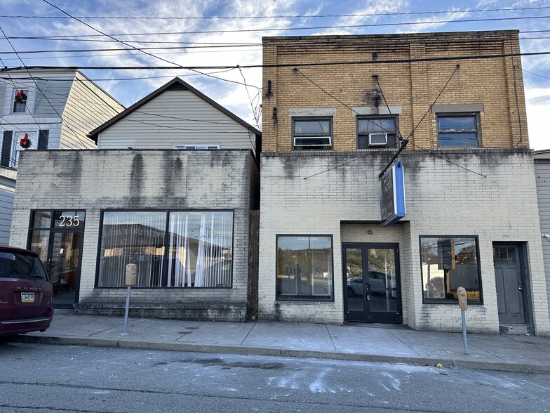 235 Longfellow St, Vandergrift, PA for sale - Building Photo - Image 1 of 20