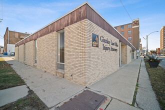 221 E Washington St, Bloomington, IL for lease Building Photo- Image 2 of 29