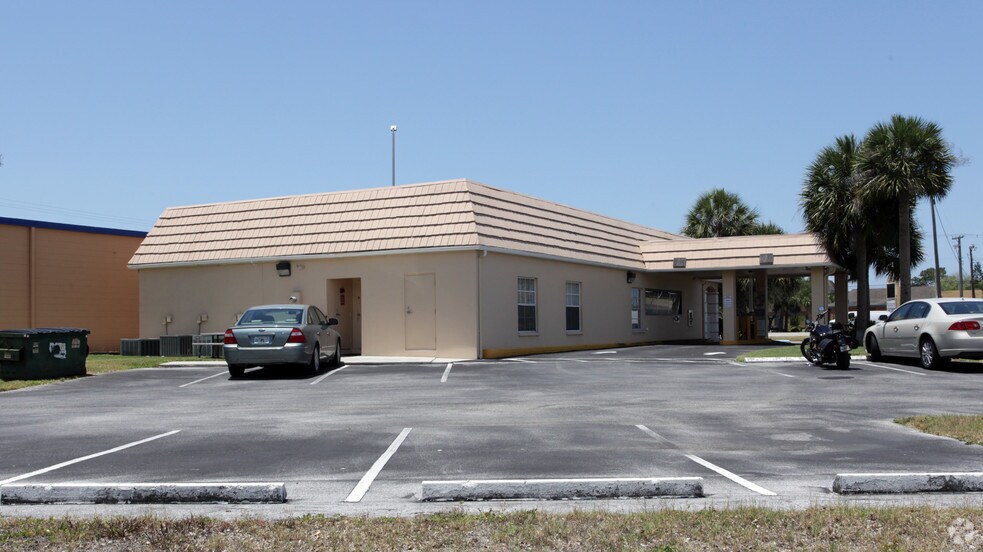 7231 S Tamiami Trl, Sarasota, FL à louer - Photo du bâtiment - Image 3 de 3