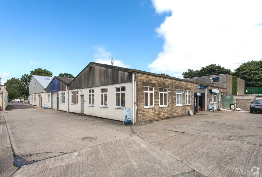 London Rd, Tetbury for lease - Building Photo - Image 2 of 7