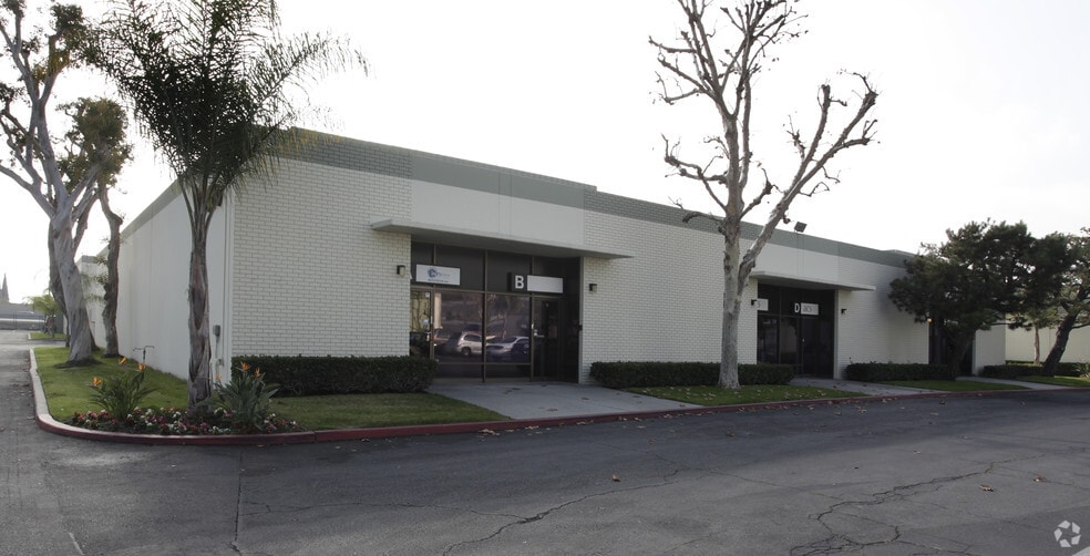 6860 Orangethorpe Ave, Buena Park, CA à louer - Photo du bâtiment - Image 3 de 4