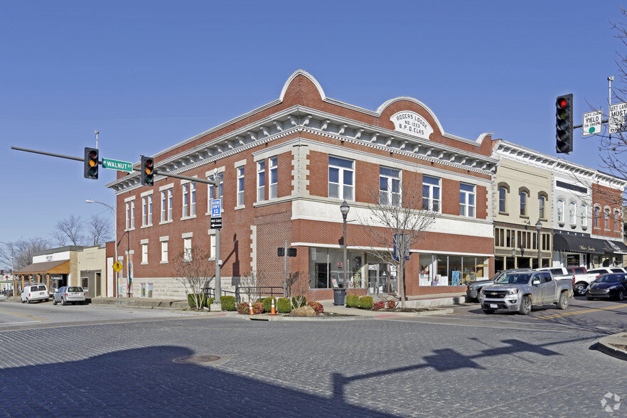 121 W Walnut St, Rogers, AR for sale - Primary Photo - Image 1 of 22
