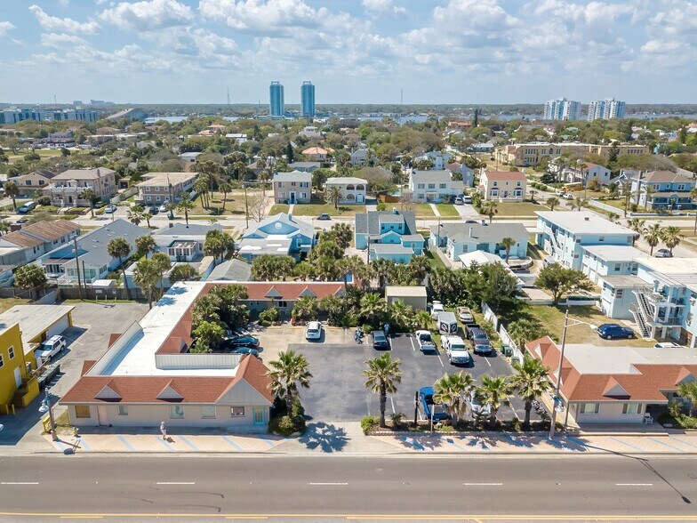 735 N Atlantic Ave, Daytona Beach, FL for sale - Building Photo - Image 2 of 14