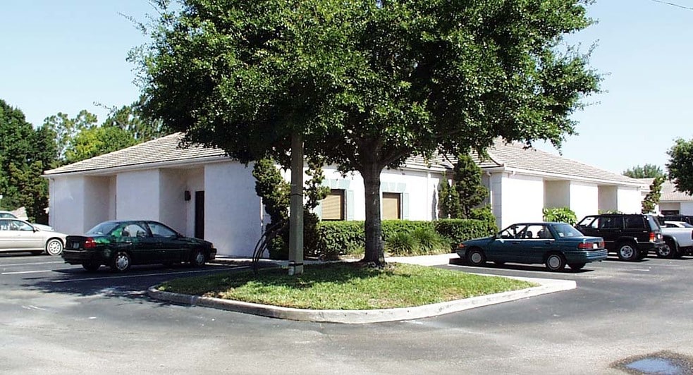 13555 Automobile Blvd, Clearwater, FL for lease - Building Photo - Image 3 of 16