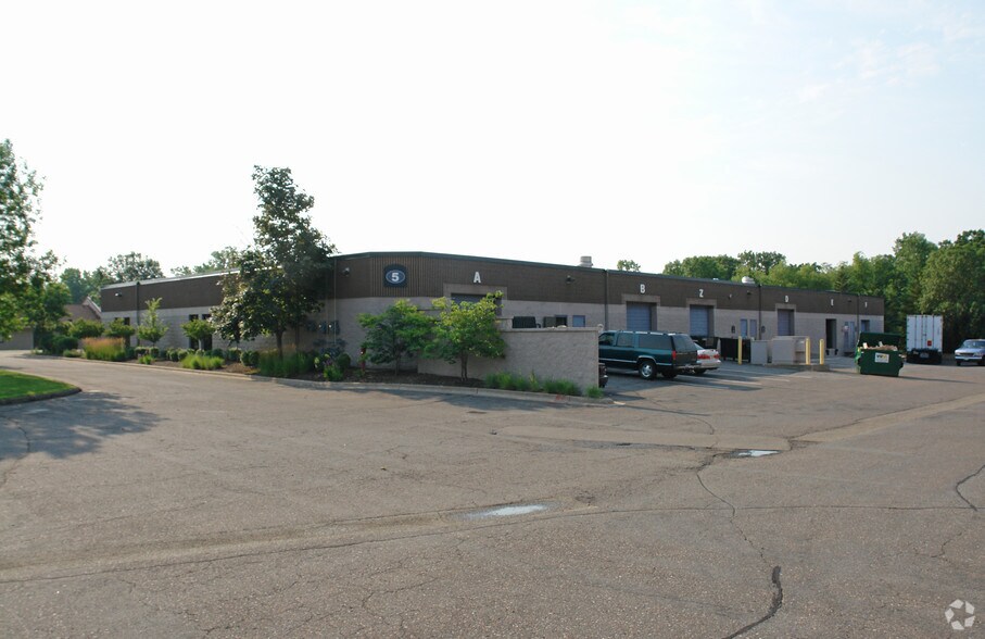 2835-2845 Hedberg Dr, Minnetonka, MN à louer - Photo du bâtiment - Image 3 de 3