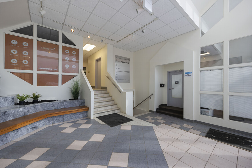 9908 Franklin Av, Fort McMurray, AB à louer - Hall d’entrée - Image 3 de 14