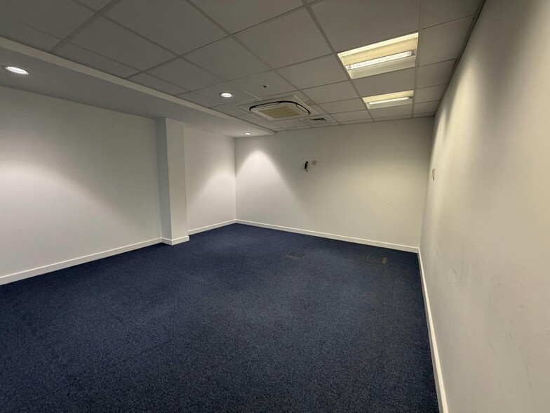 37 Greenham Business Park, Thatcham for lease - Building Photo - Image 3 of 5