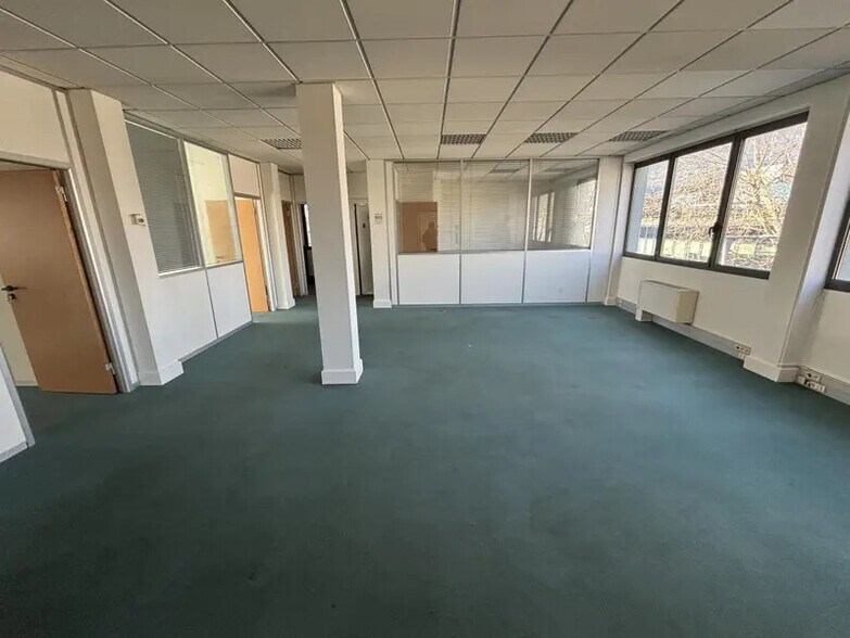 Office in Colombes for lease - Interior Photo - Image 1 of 4