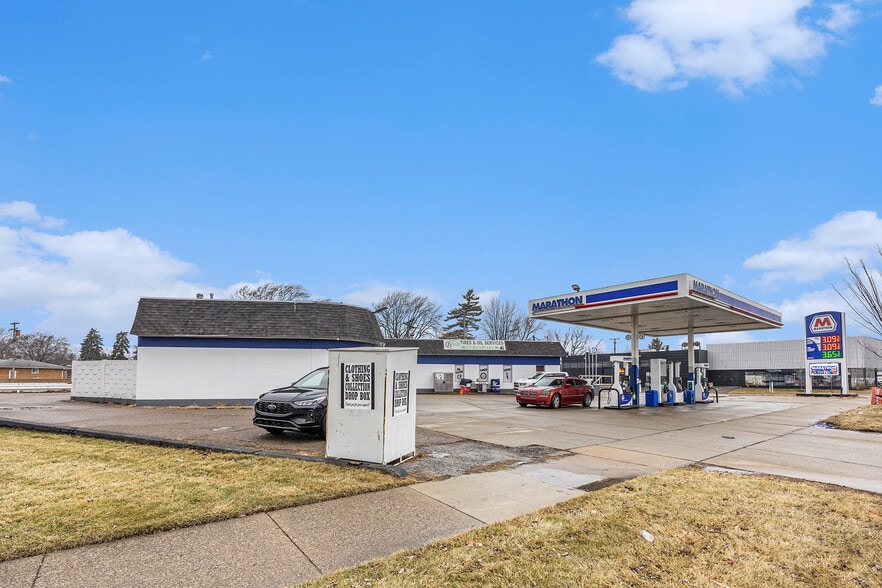 24637 Gratiot Ave, Eastpointe, MI for sale - Building Photo - Image 2 of 16
