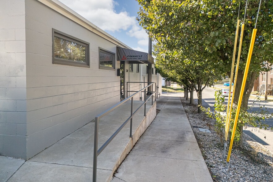 2302 Highly St, Saint Joseph, MO for sale - Building Photo - Image 2 of 22