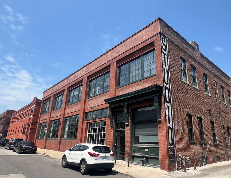 210 W 19th Ter, Kansas City, MO for sale - Primary Photo - Image 1 of 39