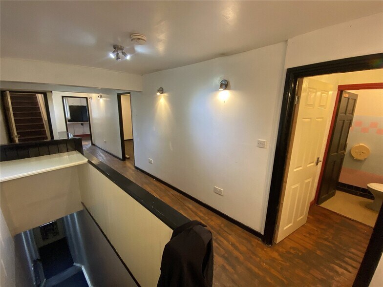 18-18A The Springs, Wakefield à vendre - Photo intérieure - Image 2 de 8