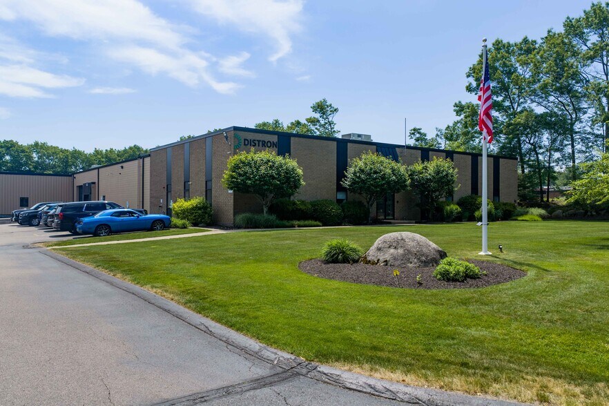 87 John L Dietsch Sq, North Attleboro, MA à louer - Photo du bâtiment - Image 3 de 6