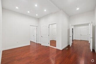 1112 N Sherbourne Dr, West Hollywood, CA for lease Interior Photo- Image 1 of 13