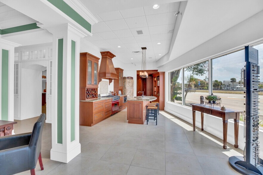 2216 US 1, Vero Beach, FL à vendre - Photo du bâtiment - Image 3 de 24