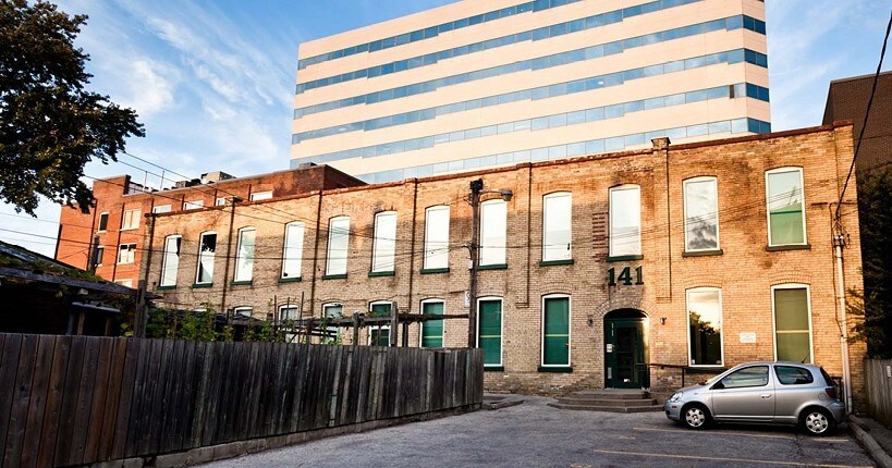 141 Bathurst St, Toronto, ON à vendre - Photo principale - Image 1 de 1