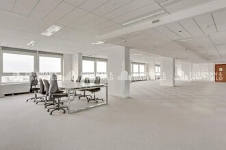 20 Ter Rue De Bezons, Courbevoie for lease Interior Photo- Image 1 of 5