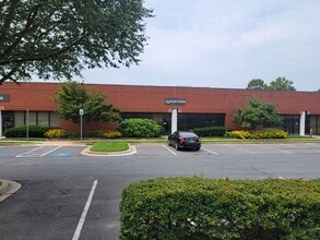 202 Perry Pky, Gaithersburg, MD à louer Photo du bâtiment- Image 2 de 18