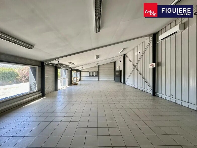 Office in Gardanne for lease - Interior Photo - Image 2 of 14