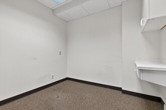 1111 Delafield St, Waukesha, WI for lease Interior Photo- Image 2 of 10
