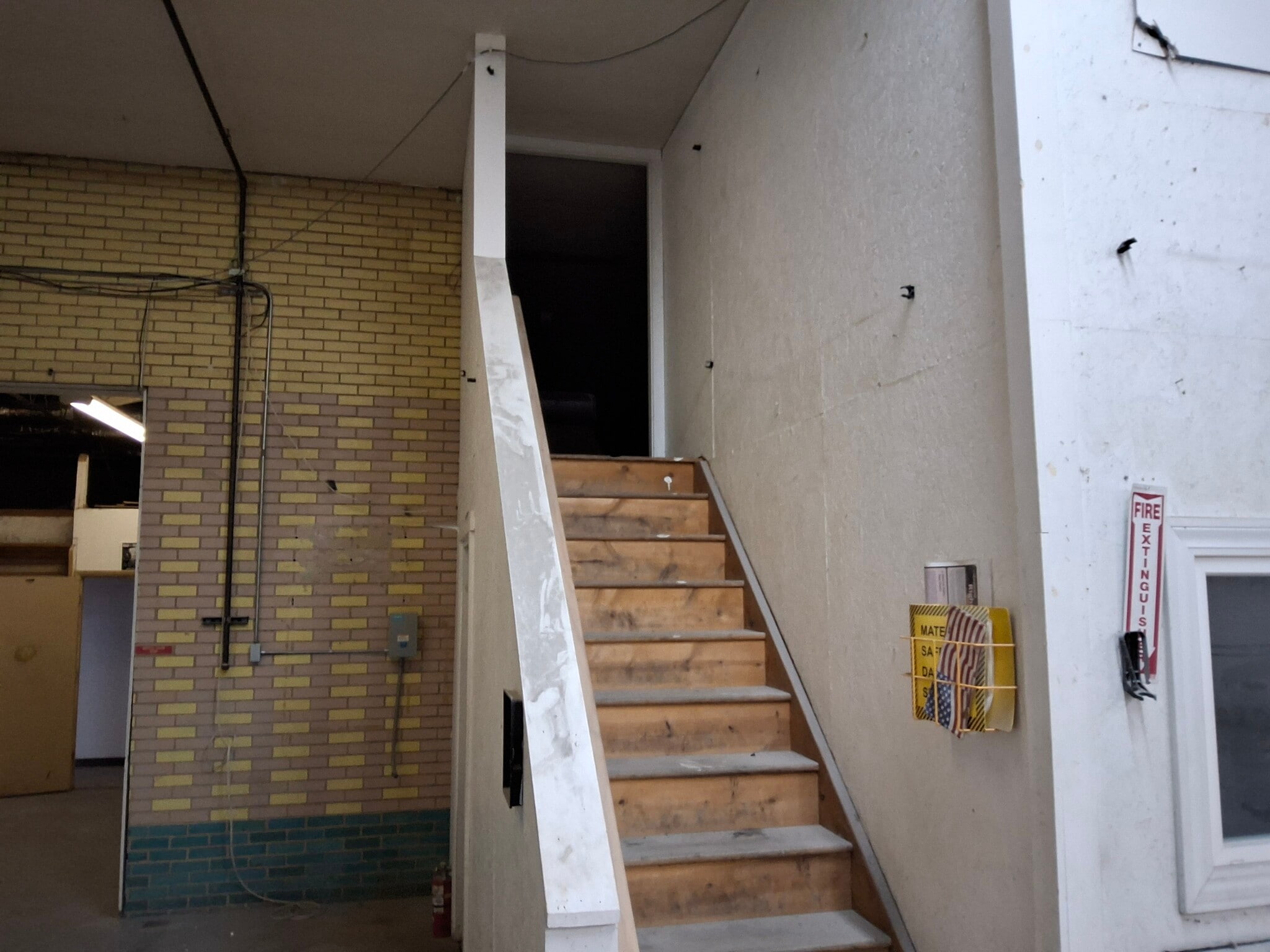 313 Boyle St, Akron, OH for lease Interior Photo- Image 1 of 16