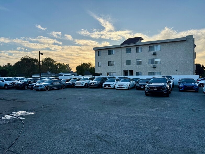 6759 Sepulveda Blvd, Van Nuys, CA for lease - Building Photo - Image 2 of 11