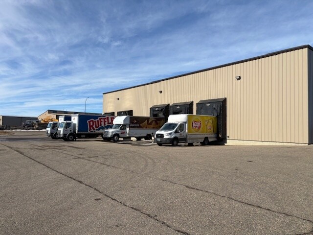 3900 2nd St NE, Minot, ND à vendre - Photo du bâtiment - Image 2 de 21