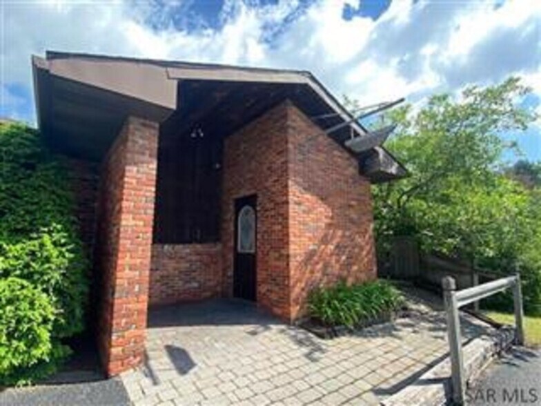 1939 Forest Hills Dr, Elton, PA à vendre - Photo du bâtiment - Image 3 de 47