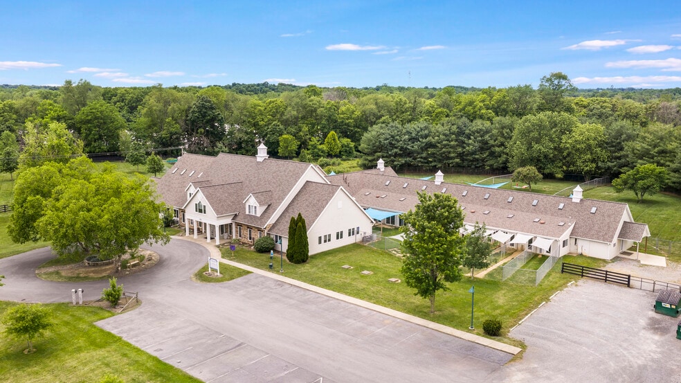 3731 Berryville Pike, Charles Town, WV à vendre - Photo du bâtiment - Image 1 de 54