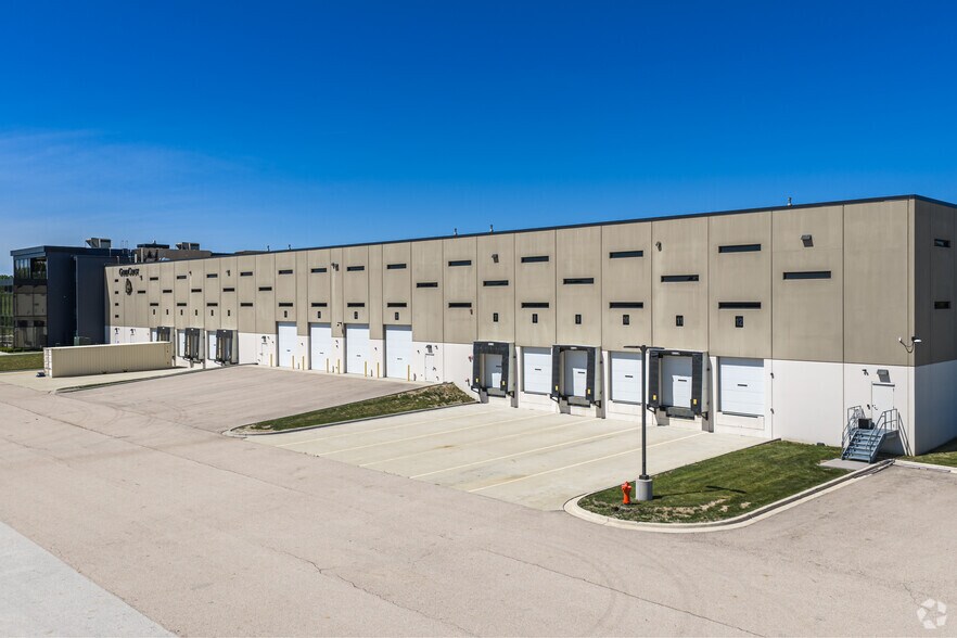 1425 Madeline Ln, Elgin, IL à louer - Photo du bâtiment - Image 3 de 12