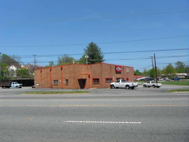 500 W Fleming Dr, Morganton, NC à louer - Photo du bâtiment - Image 3 de 26