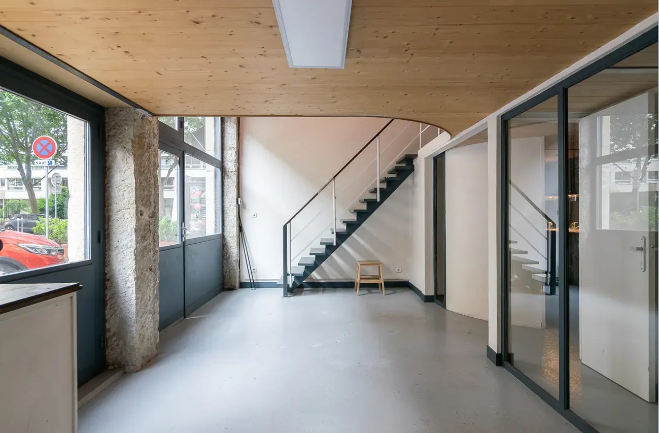 Retail in Lyon for lease Interior Photo- Image 1 of 8