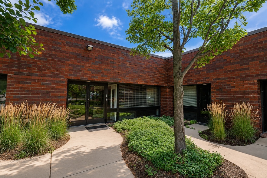 935 N Plum Grove Rd, Schaumburg, IL for sale - Building Photo - Image 2 of 53