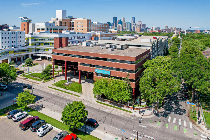 910 E 26th St, Minneapolis, MN for lease - Aerial - Image 2 of 6