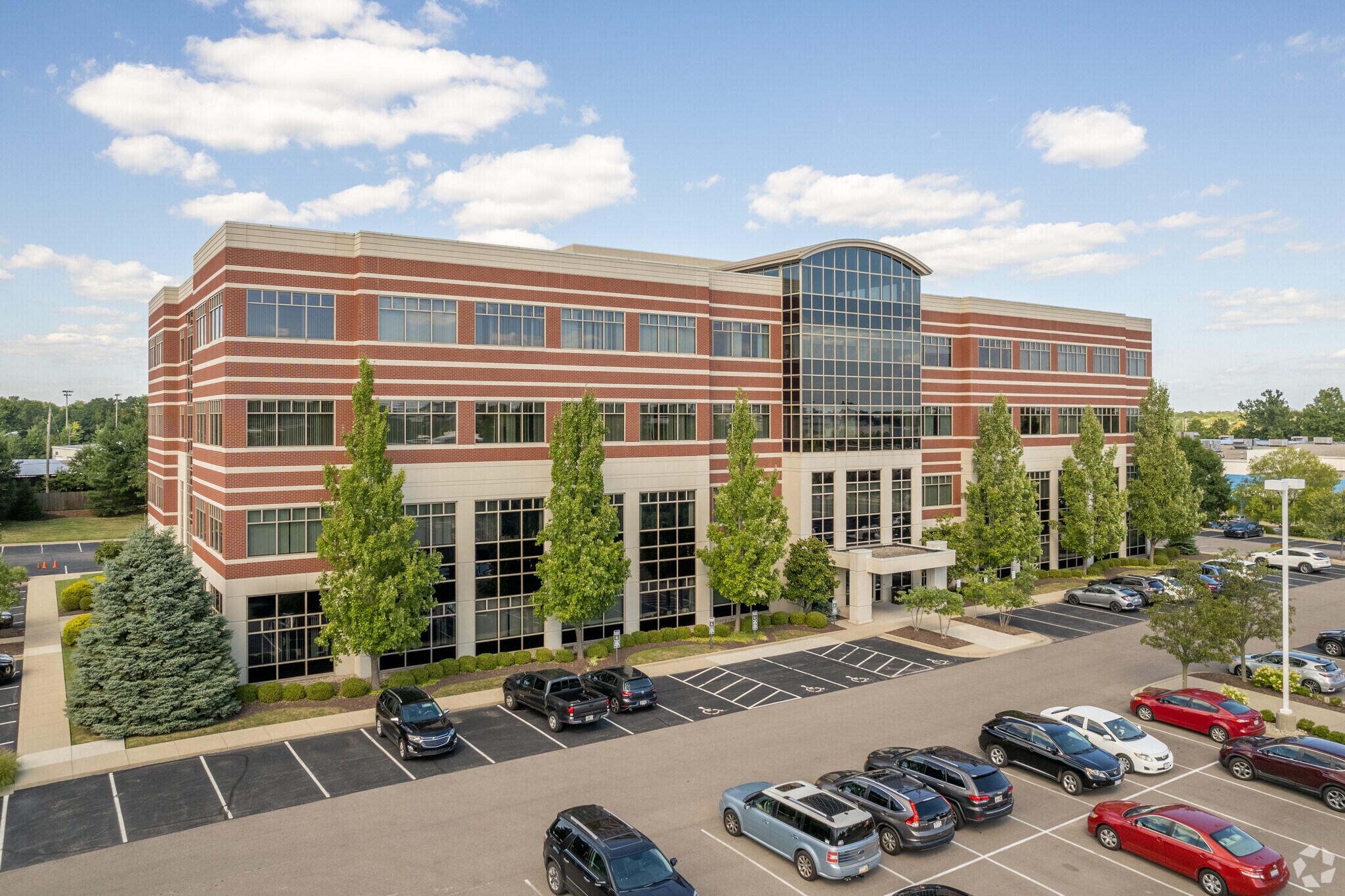 7870 E Kemper Rd, Cincinnati, OH à louer Photo principale- Image 1 de 8