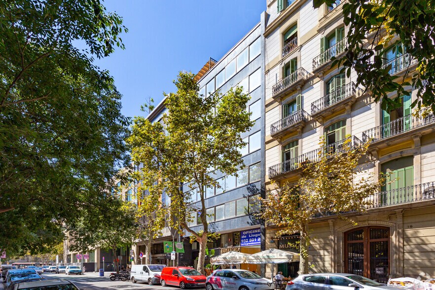 Office in Barcelona, Barcelona for lease - Building Photo - Image 2 of 3