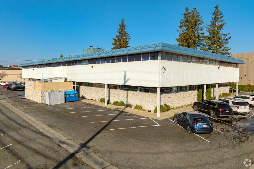 2322 Butano Dr, Sacramento, CA à louer - Photo du bâtiment - Image 3 de 27