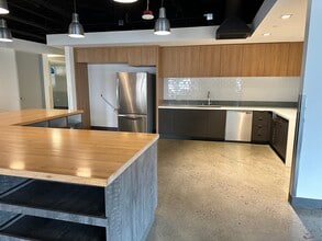 999 3rd Ave, Seattle, WA for lease Building Photo- Image 2 of 6