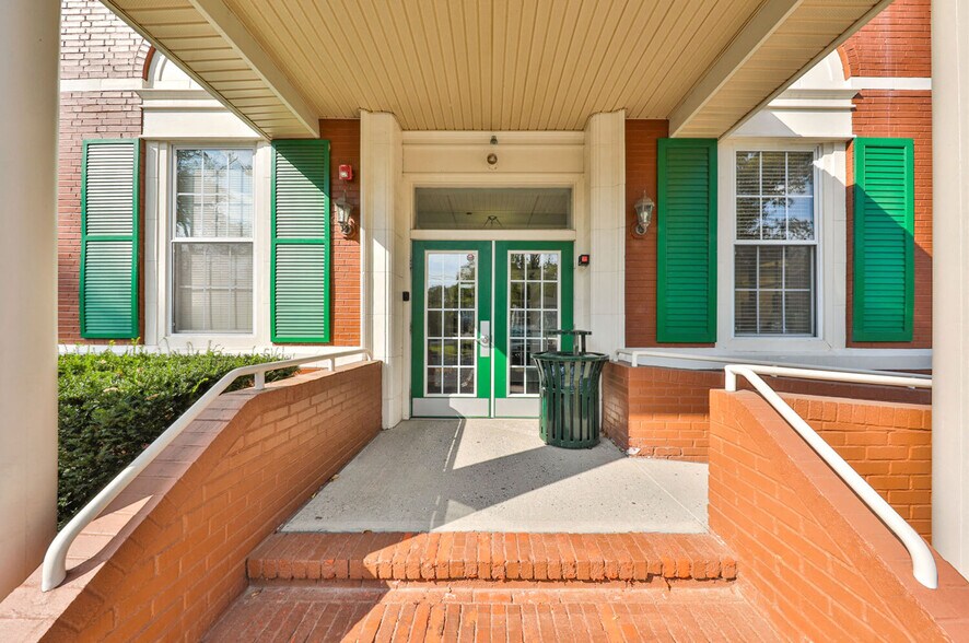 245 Main St, Chester, NJ à louer - Photo du bâtiment - Image 3 de 13